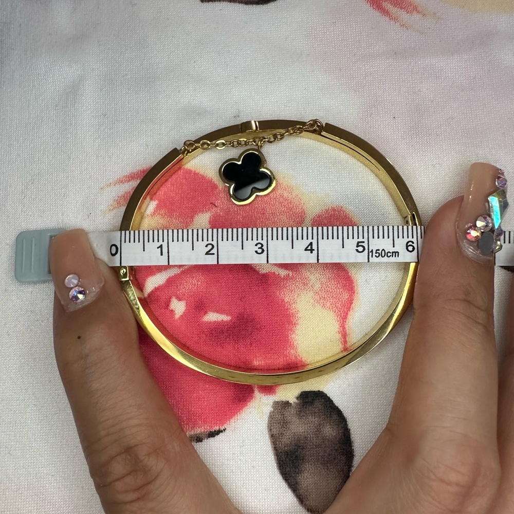 14K Gold plated bangle - Picture 6 of 8